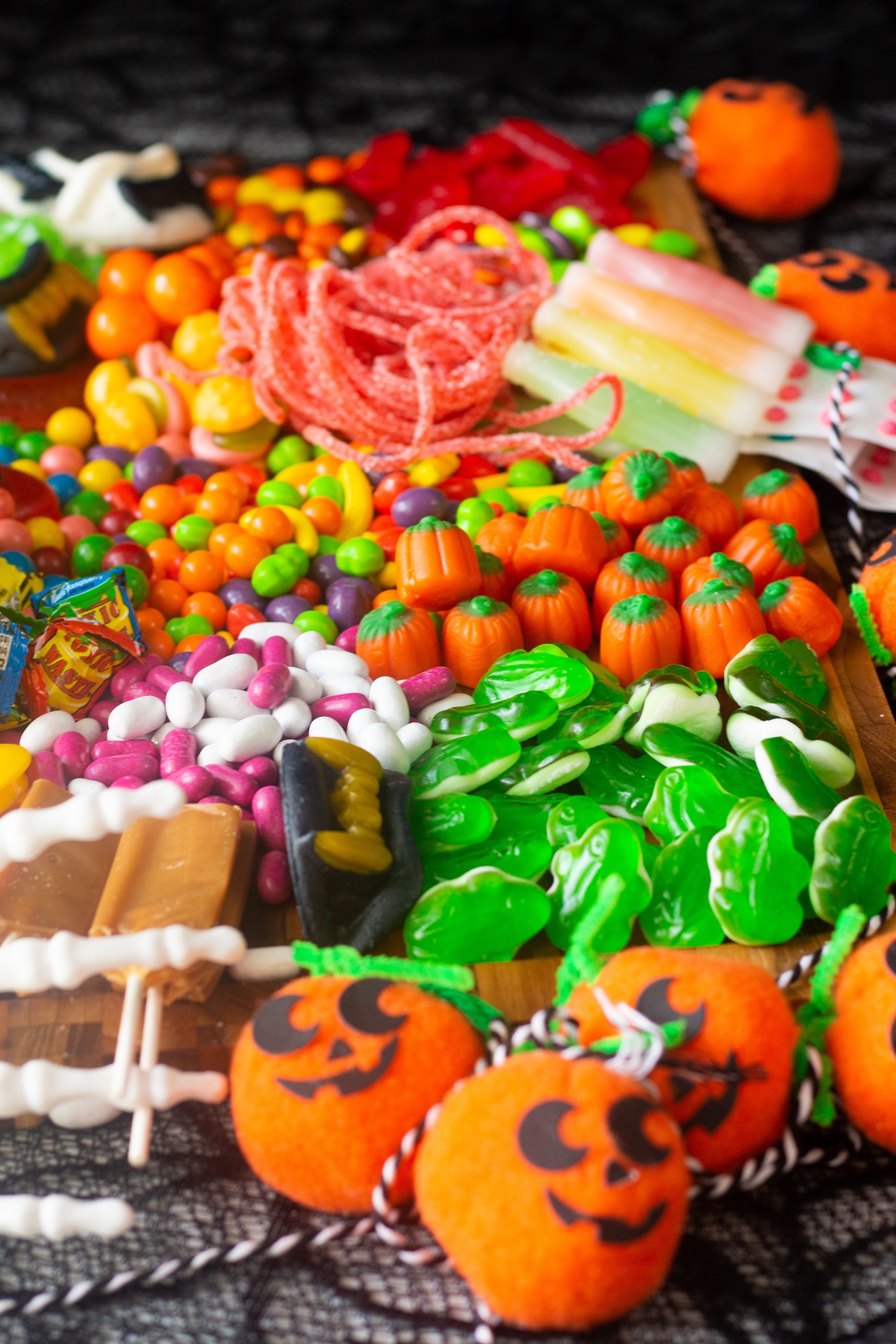 halloween-charcuterie-board