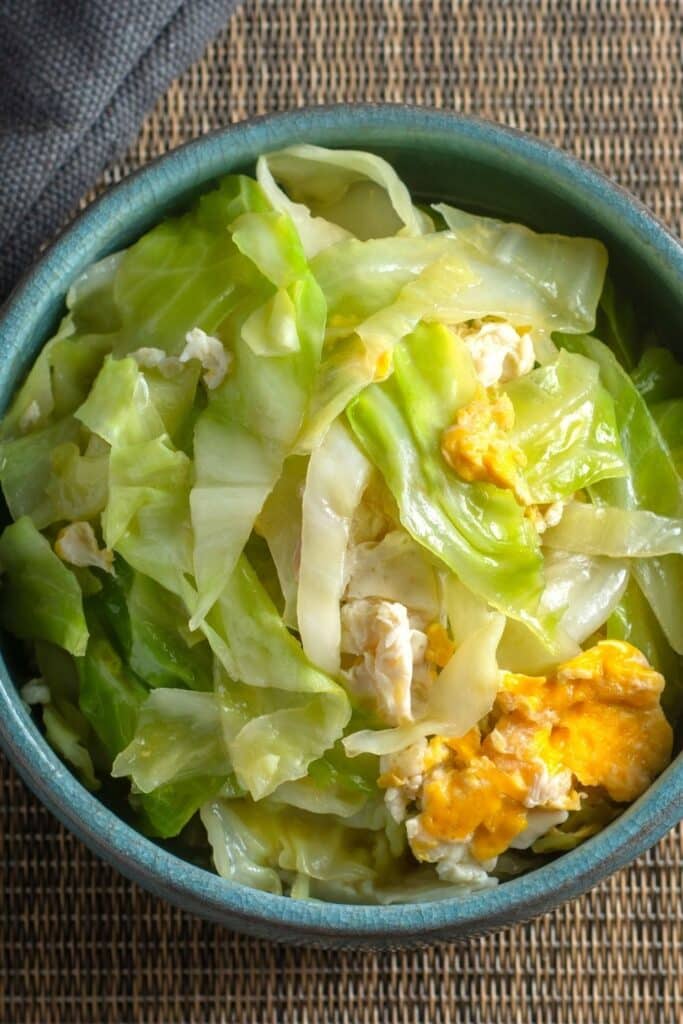 How To Make Easy Southern Cabbage With A Tablespoon of Water